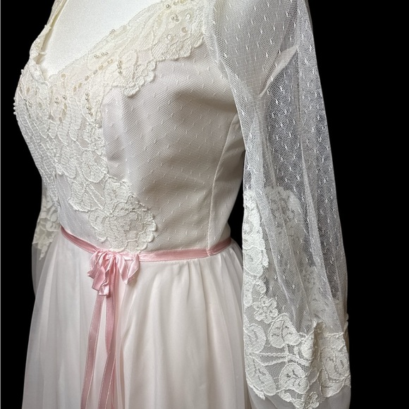 Vintage 1970s Lace Wedding Dress | Boho Cottagecore Bridal Gown with Train & Pin - Picture 6 of 14